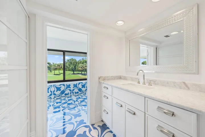 PRINCIPAL BATHROOM DOUBLE SINKS