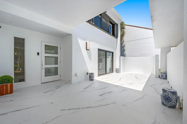 PRIVATE COURTYARD