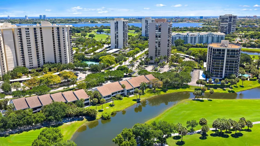 PARLIAMENT VILLAS ON GOLF COURSE