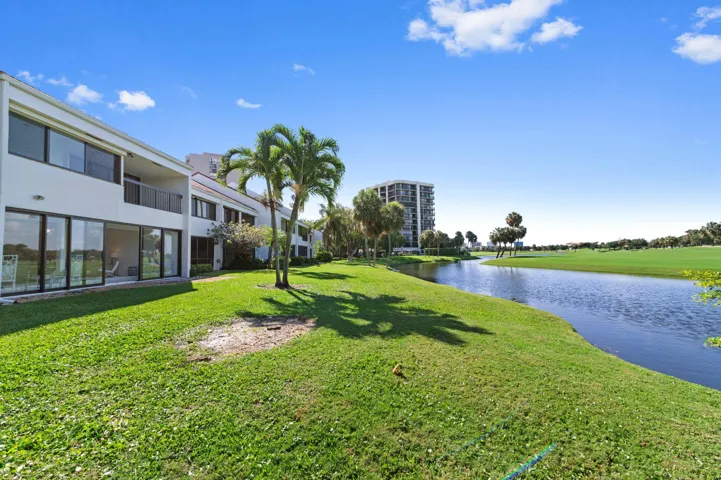 BACKYARD ON GOLF COURSE