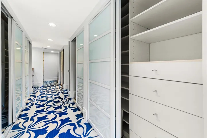CLOSETS GALORE