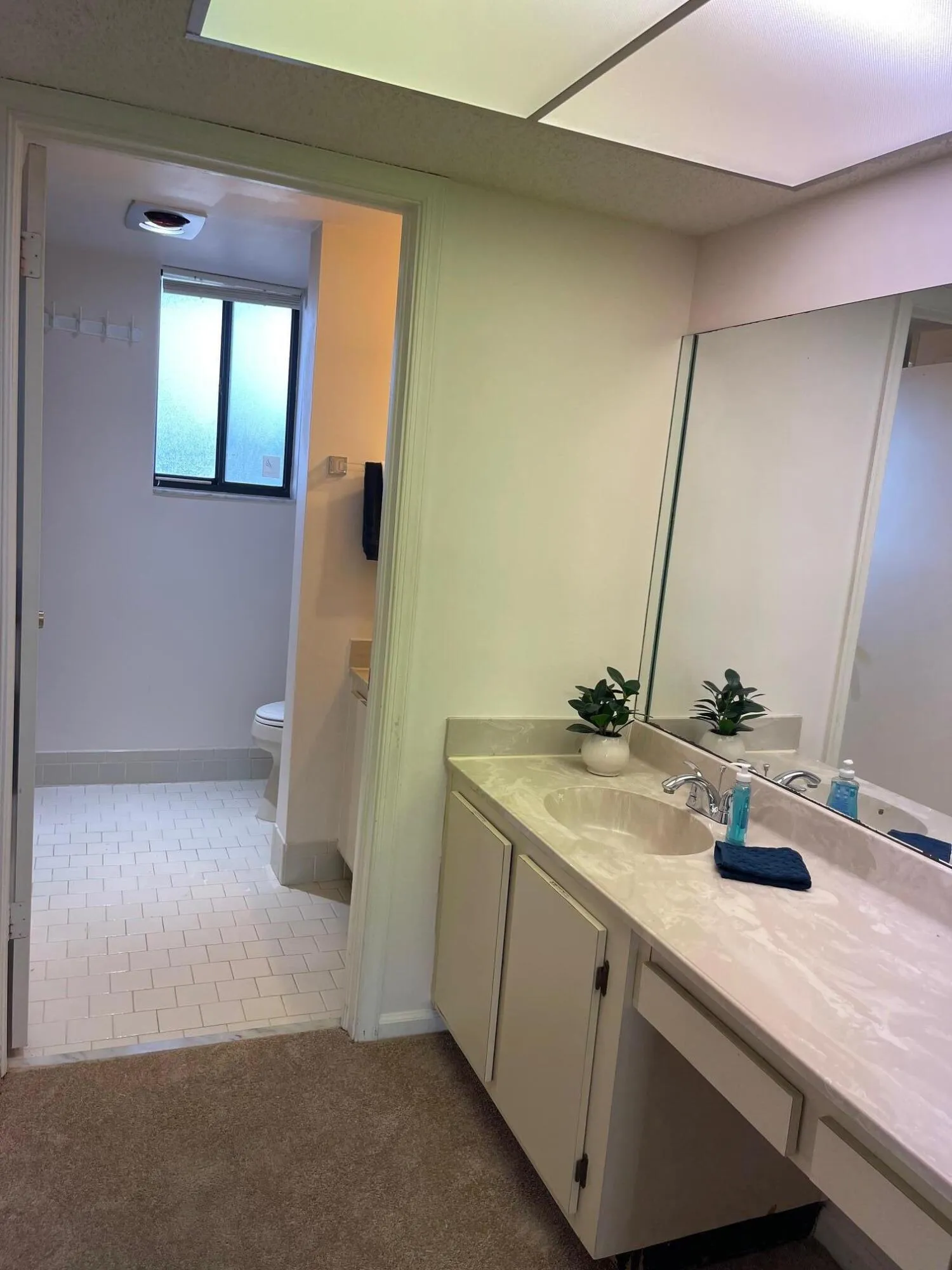2 SEPERATE SINK AREA'S
