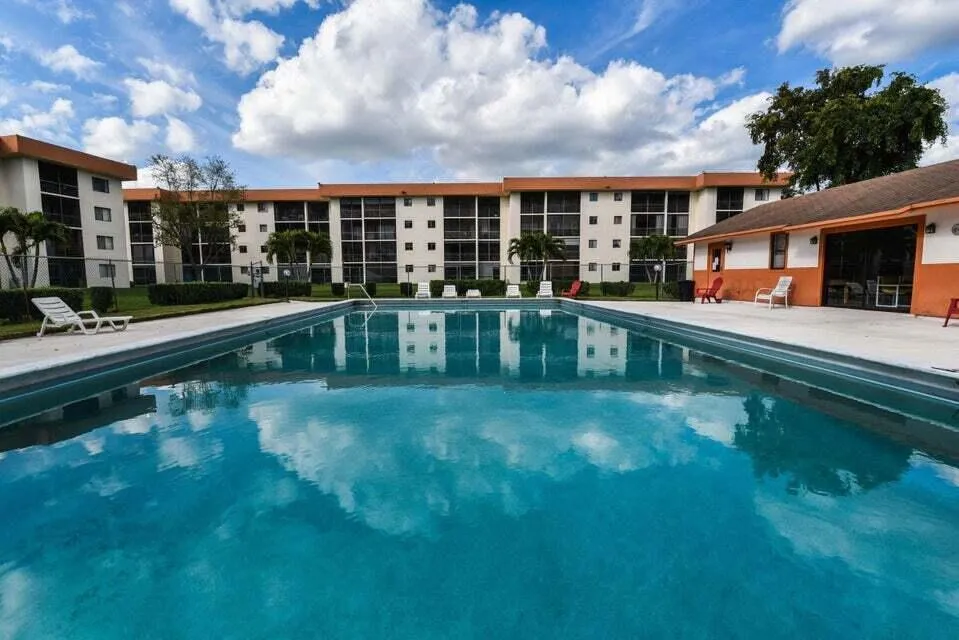 ANOTHER VIEW OF POOL!!