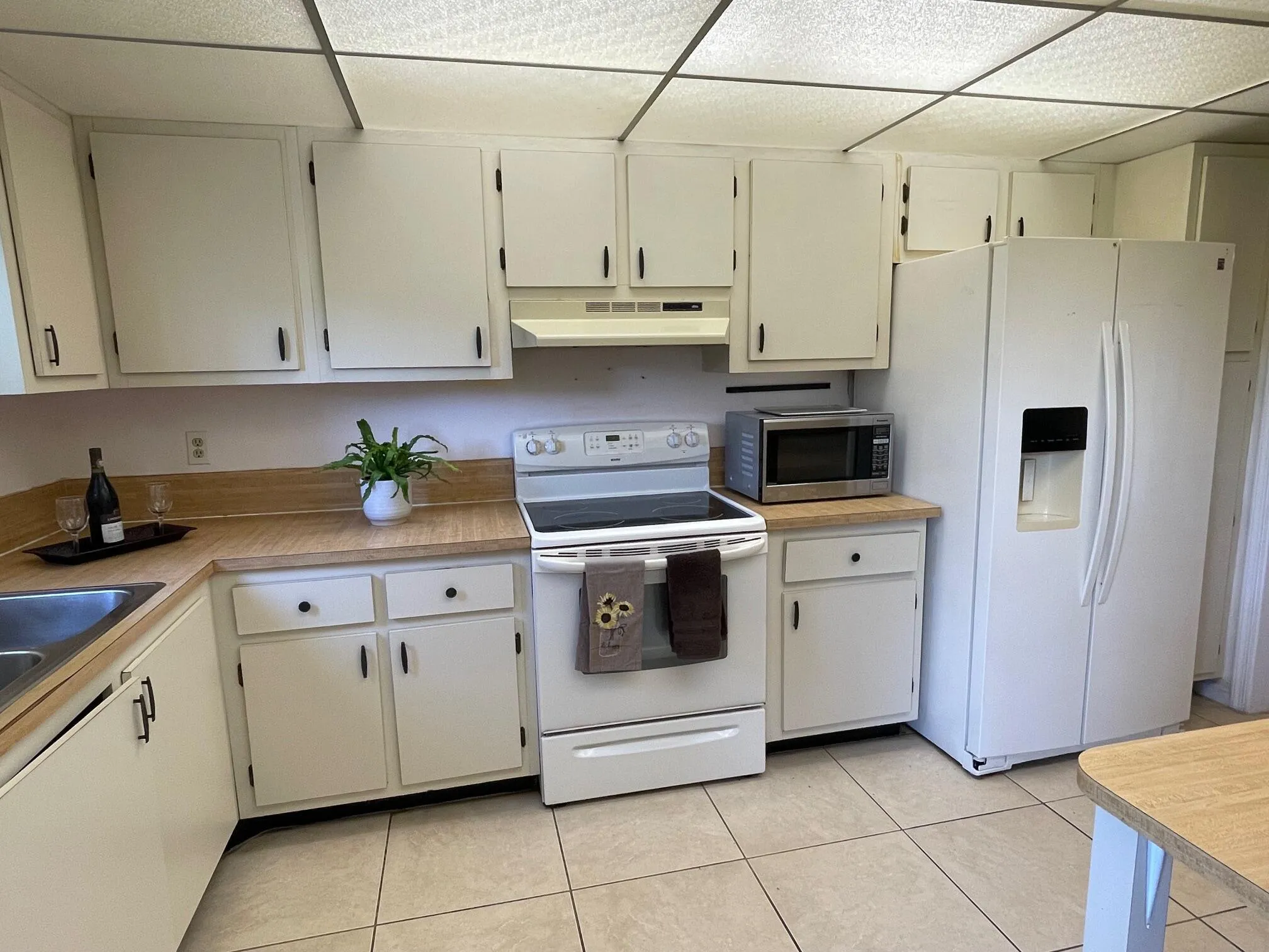 COUNTERTOP MICROWAVE