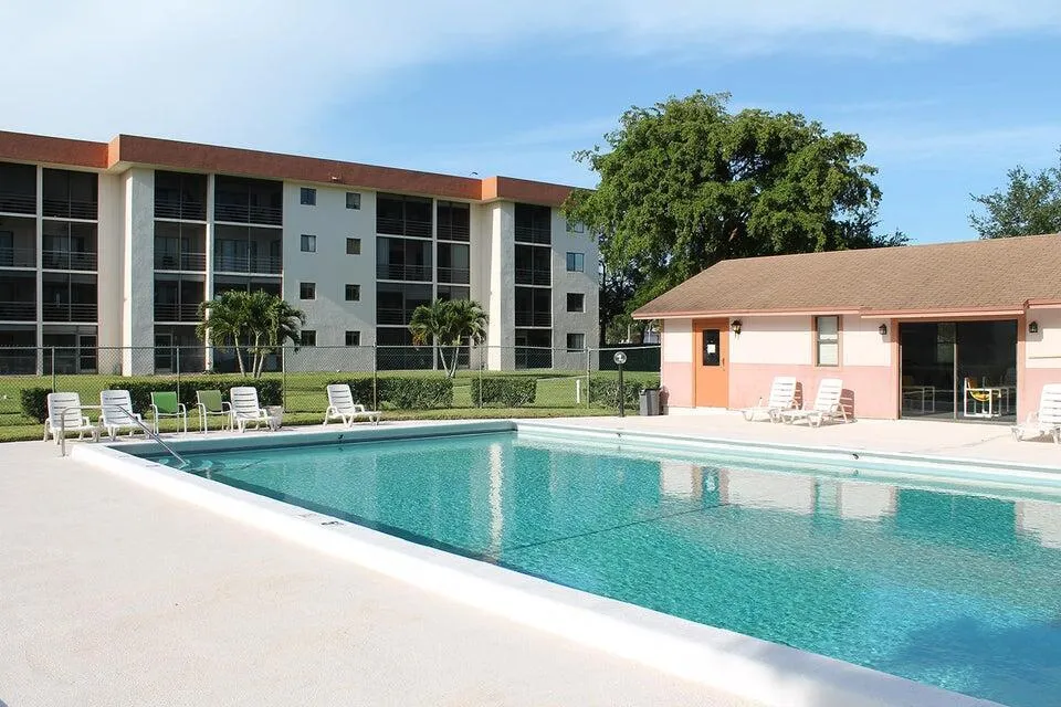 REALLY NICE POOL AREA TO ENJOY!!!