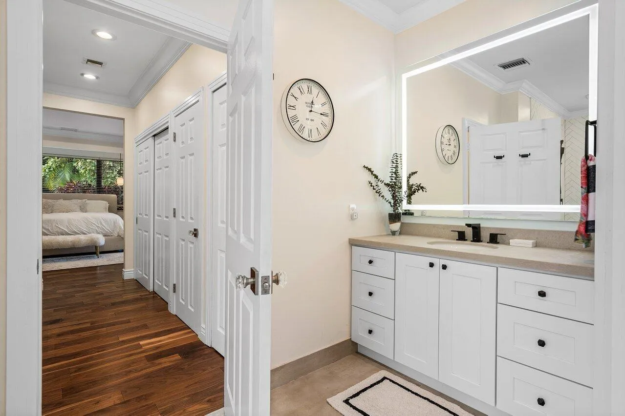 039-3765KingsWay-BocaRaton-FL-33434-SMAL