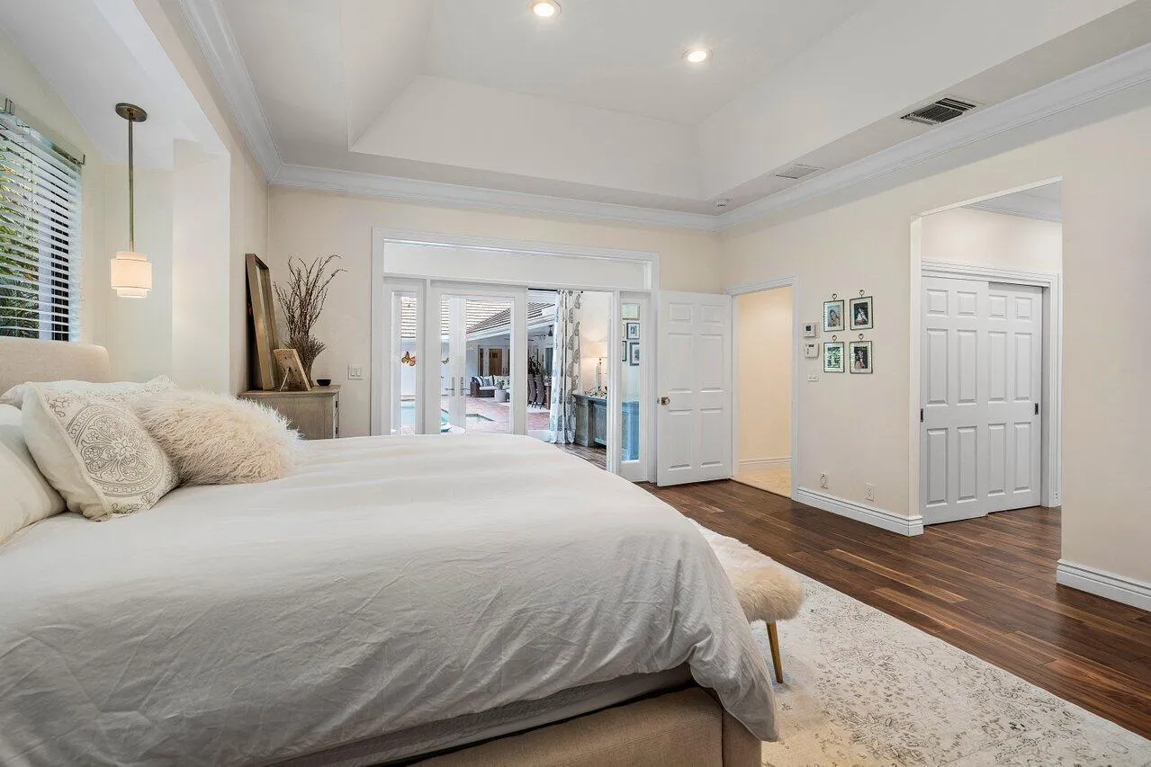 033-3765KingsWay-BocaRaton-FL-33434-SMAL