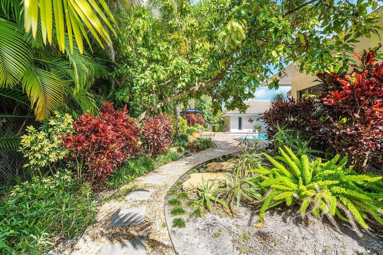 044-3765KingsWay-BocaRaton-FL-33434-SMAL