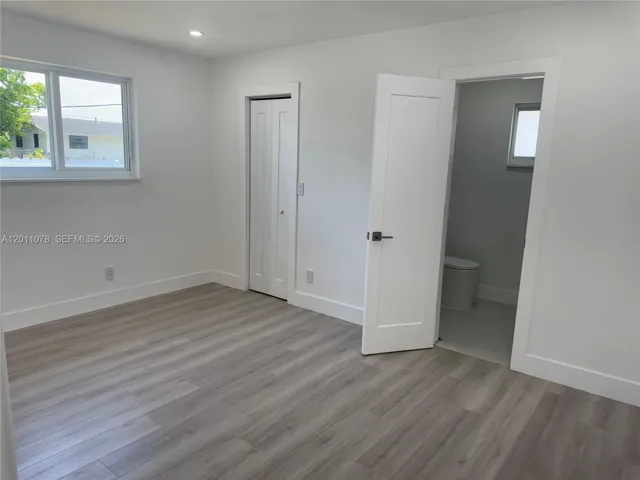 MASTER BEDROOM #1A 17850