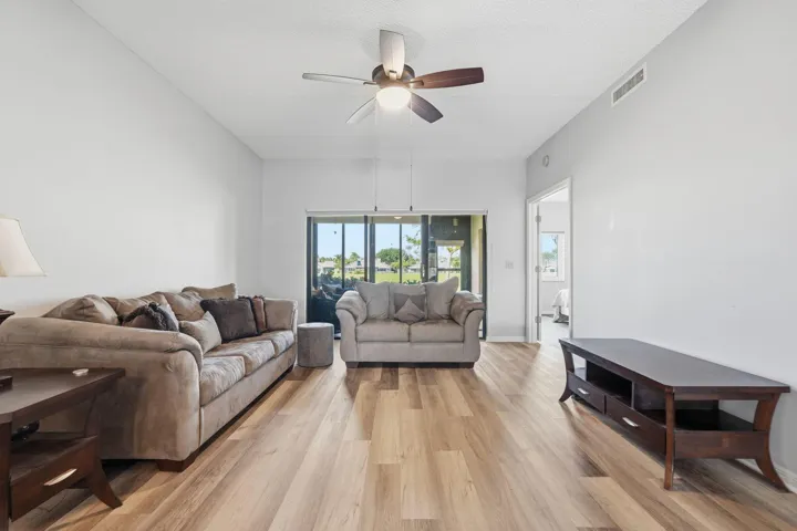 26-web-or-mls-6901_SE_Constitution_Blvd_