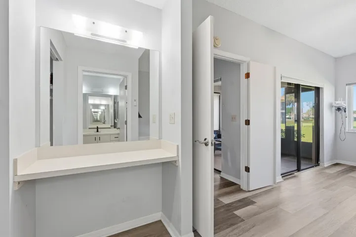 9-web-or-mls-6901_SE_Constitution_Blvd_A