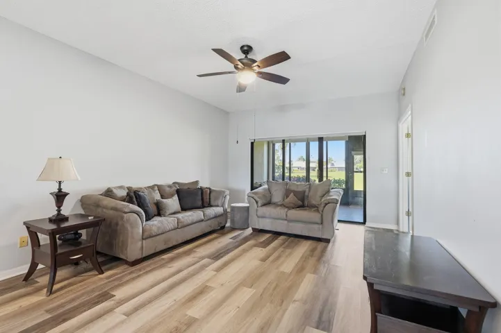 25-web-or-mls-6901_SE_Constitution_Blvd_