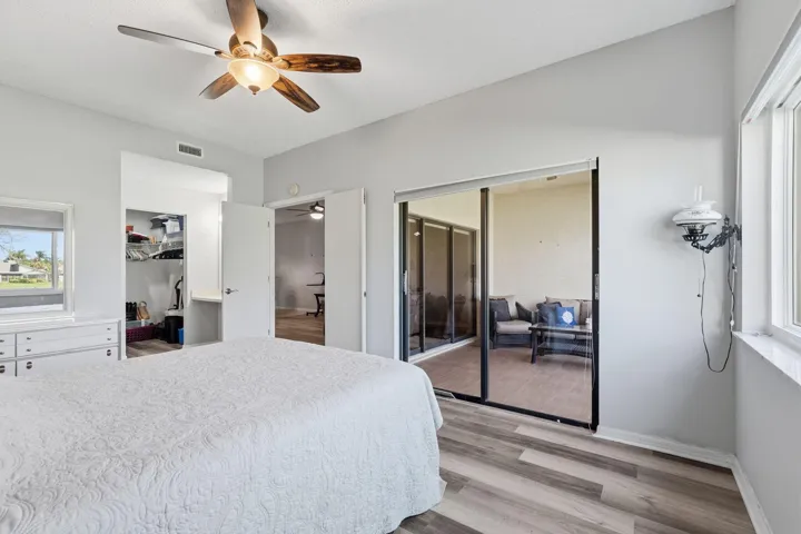 4-web-or-mls-6901_SE_Constitution_Blvd_A