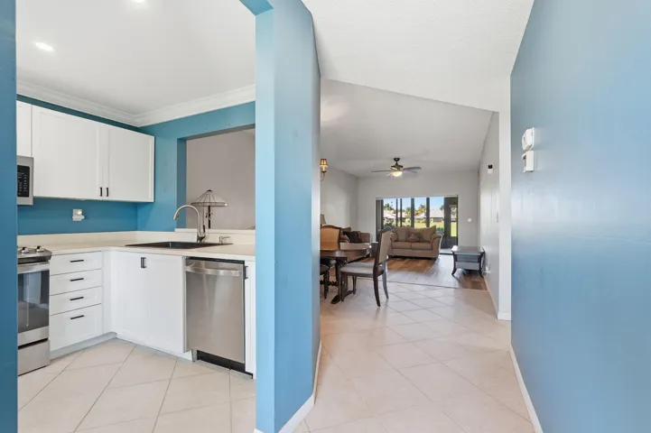 18-web-or-mls-6901_SE_Constitution_Blvd_