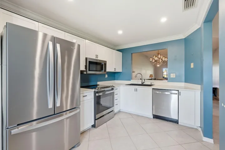 19-web-or-mls-6901_SE_Constitution_Blvd_