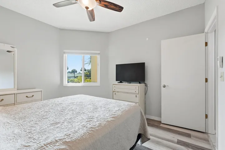 12-web-or-mls-6901_SE_Constitution_Blvd_