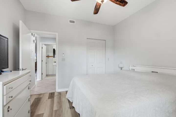 11-web-or-mls-6901_SE_Constitution_Blvd_