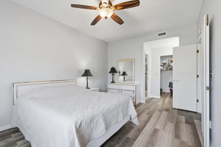 3-web-or-mls-6901_SE_Constitution_Blvd_A