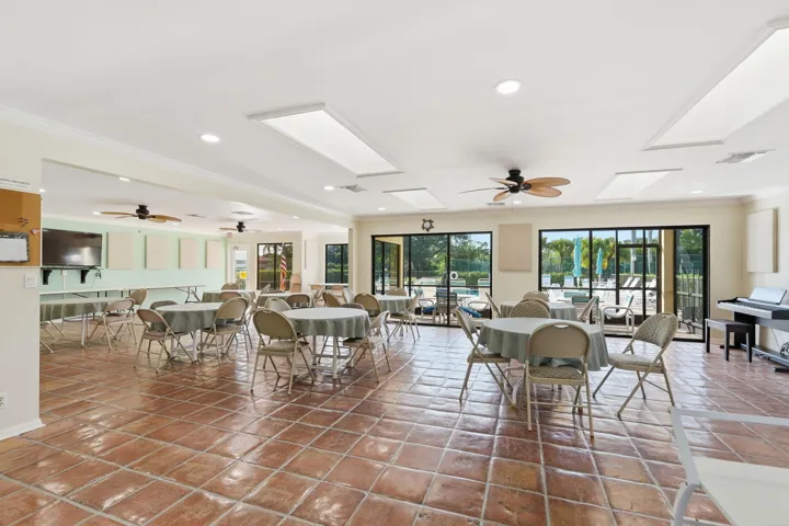 49-web-or-mls-6901_SE_Constitution_Blvd_