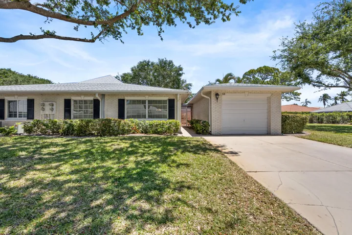 End unit with no neighbors to the south