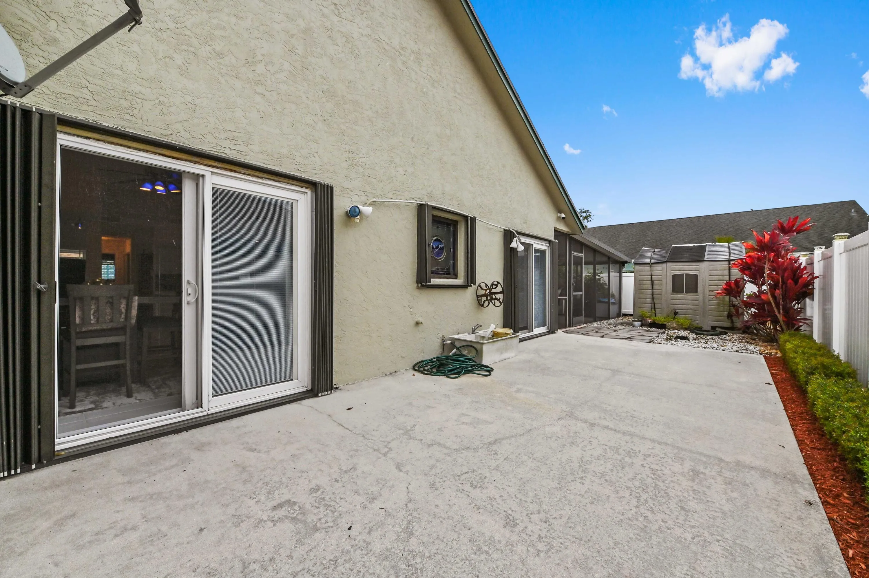 40 patio 02