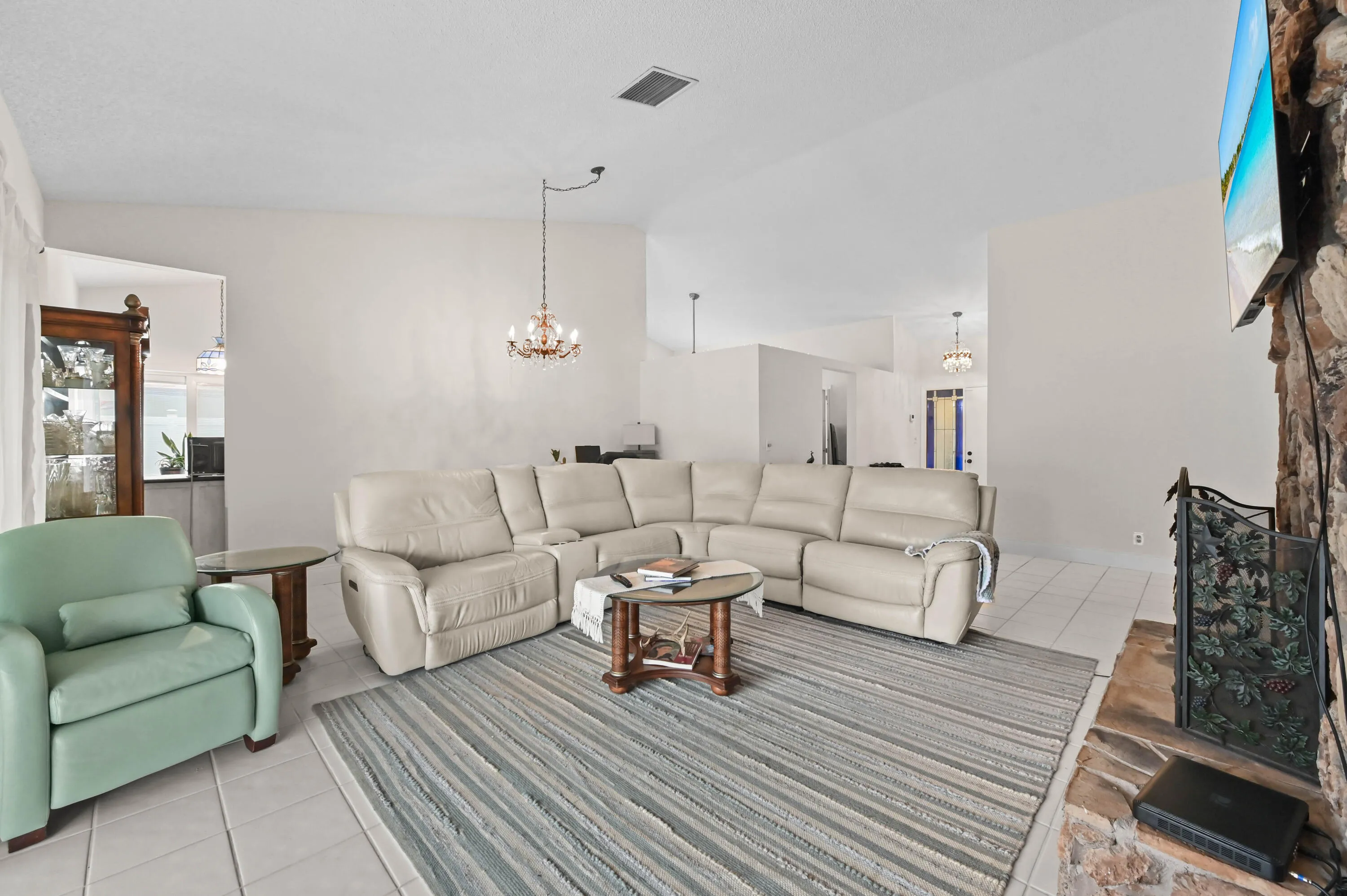 04 living room 01