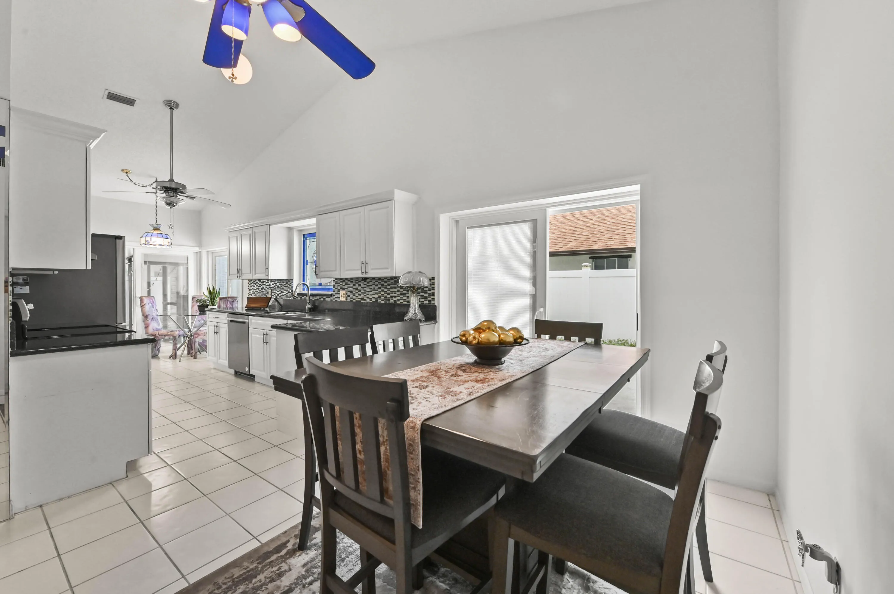 10 dining area 01