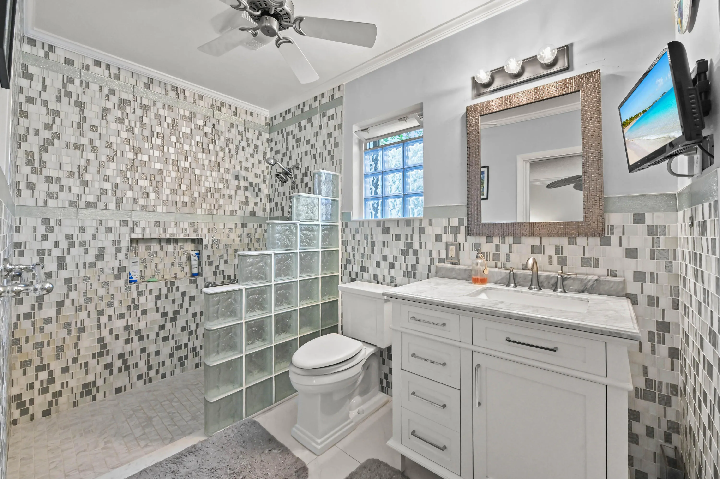 31 Bathroom 04