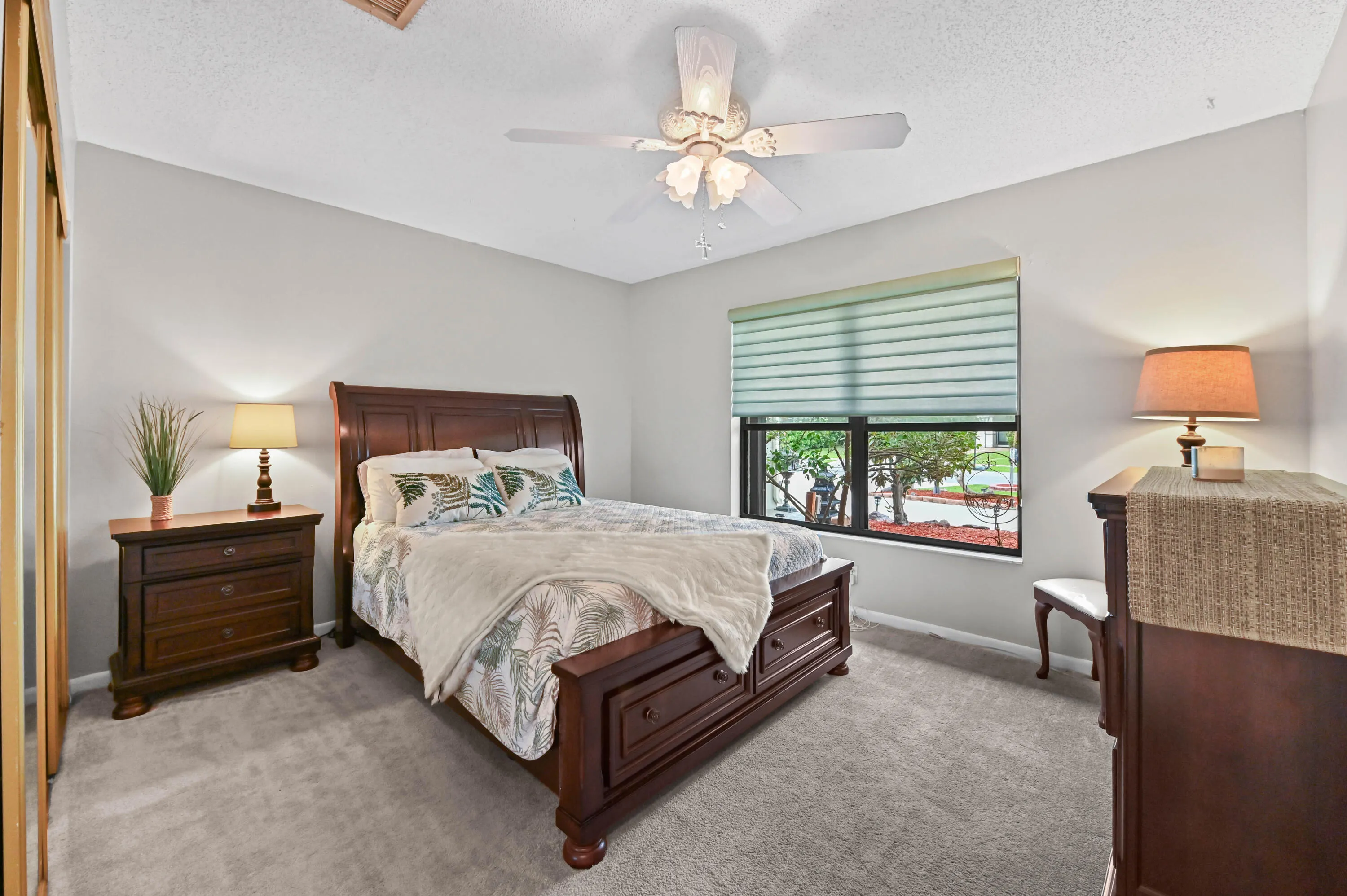 22 Bedroom 01