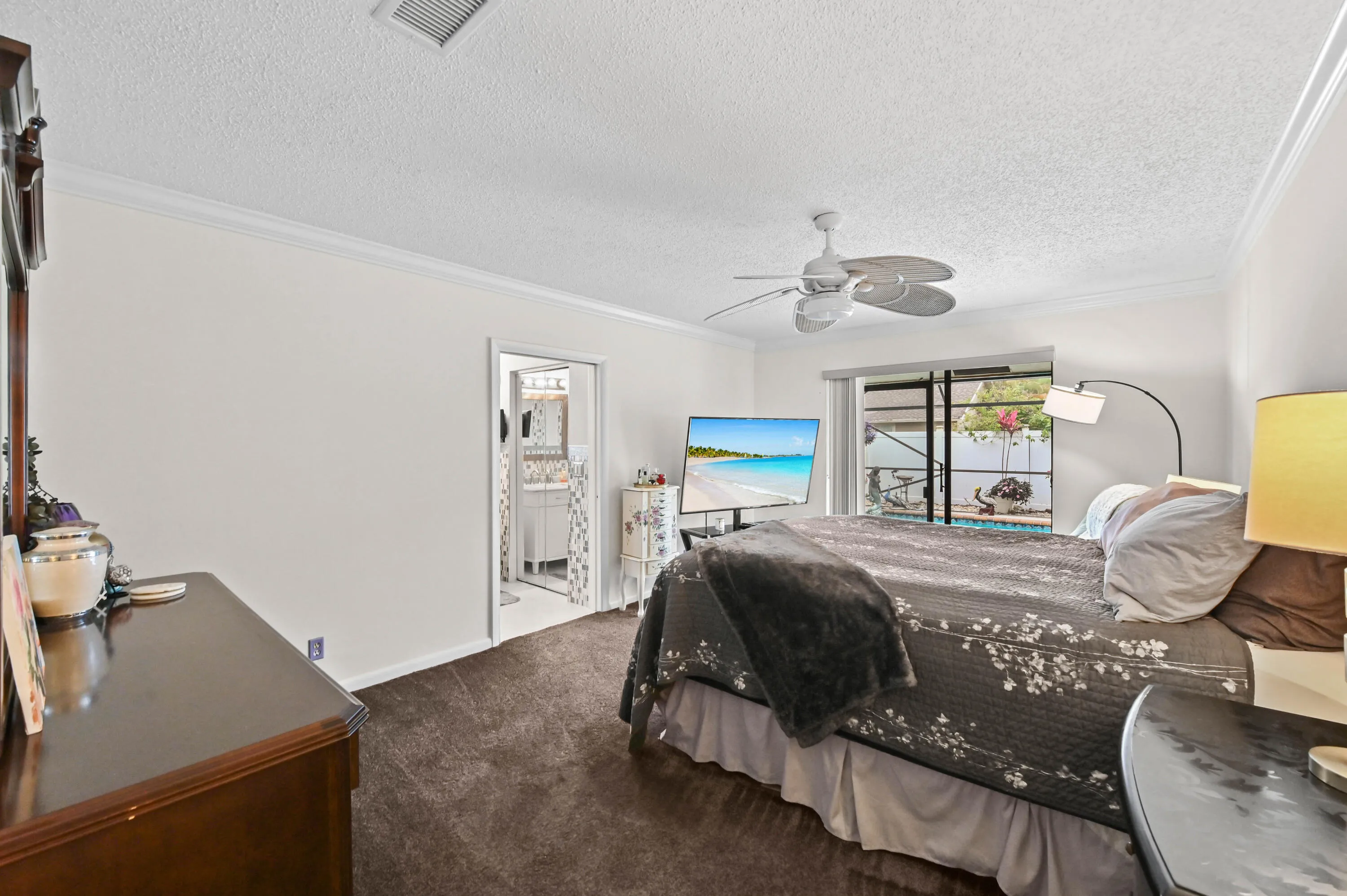 28 Bedroom 06