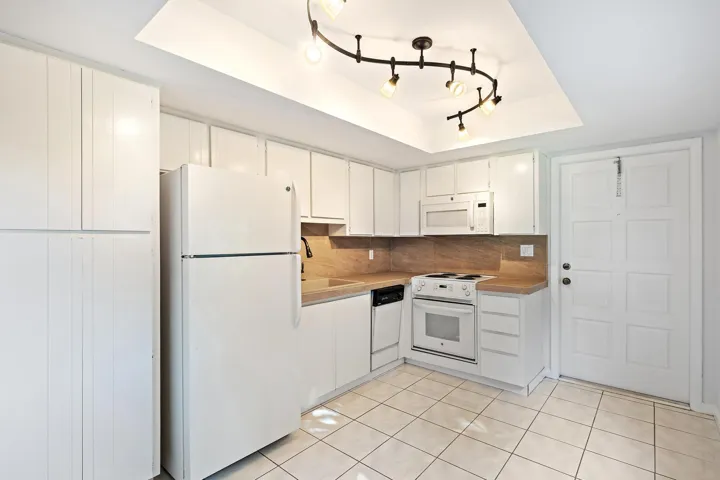 300 Inlet Way 3 Kitchen 2