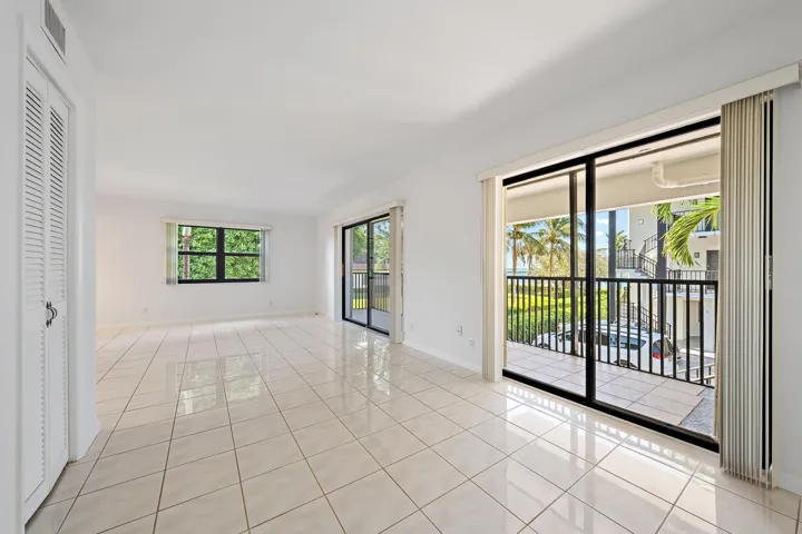 300 Inlet Way 3 Living 4