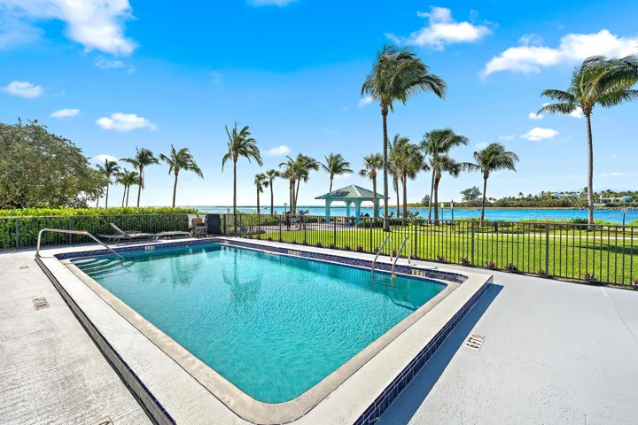 300 Inlet Way 3 Pool Resort