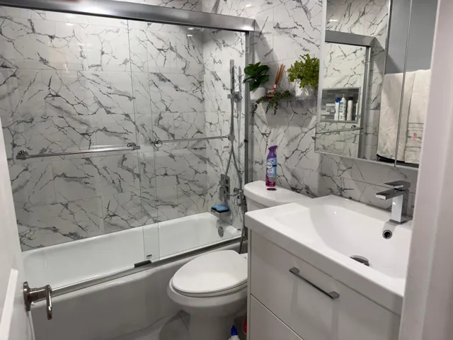 Nicely updated bathroom