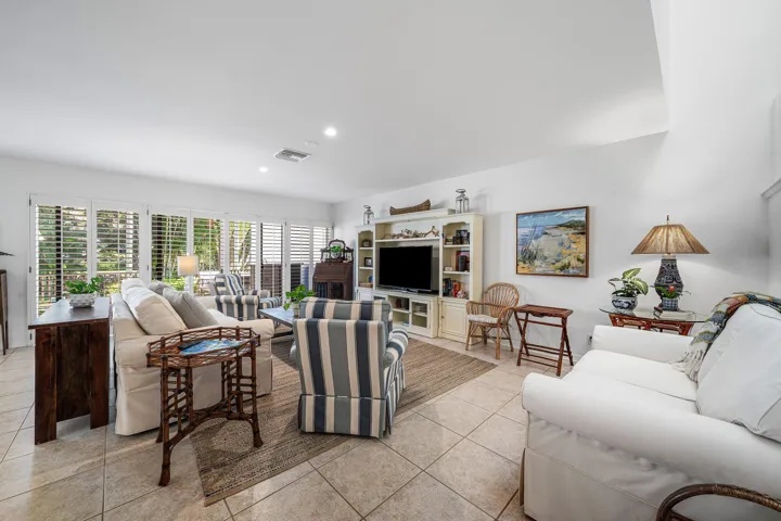 009-5560NorthOceanBoulevard-10B-OceanRid