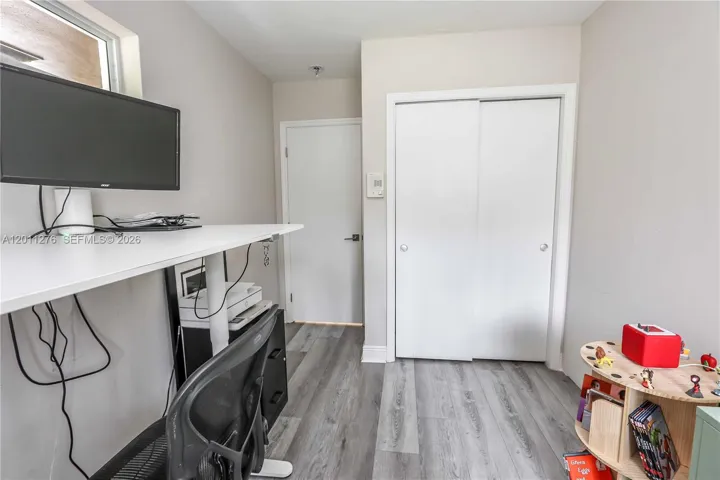 Photo 18