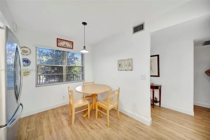 Kitchen Breakfast Area