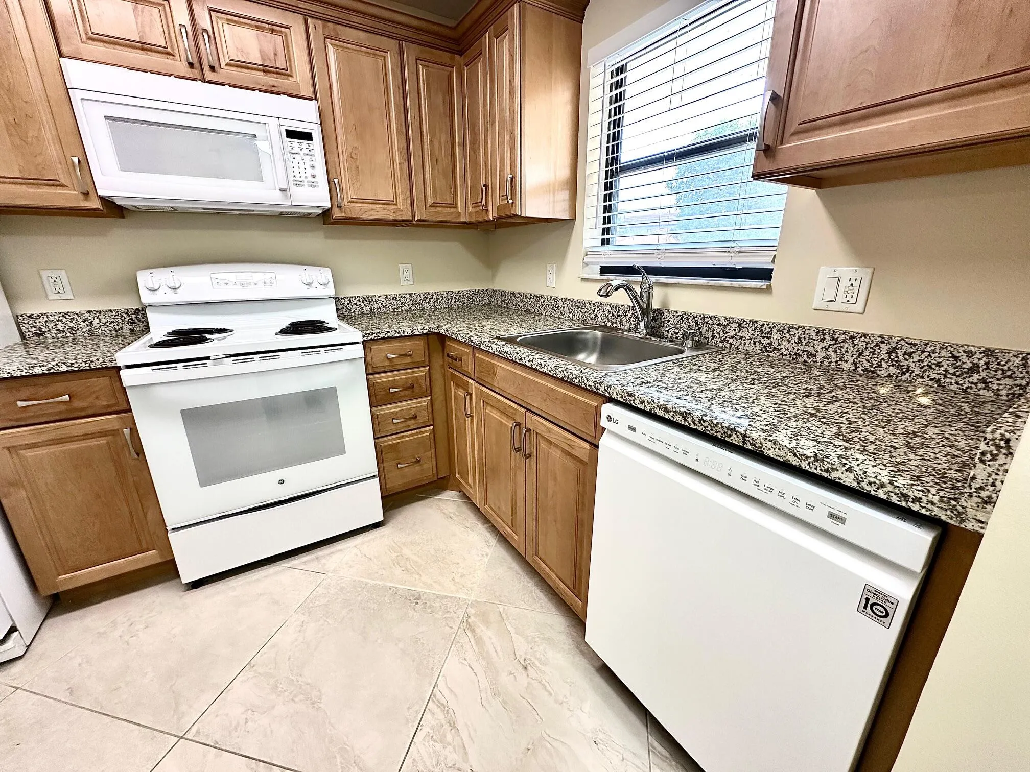 Granite counters and upgraded cabinets