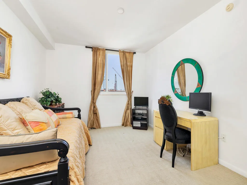 Can be a den or bedroom