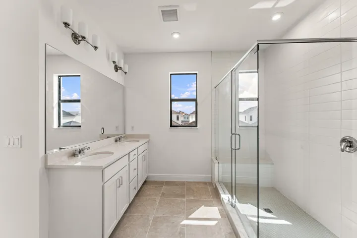US_SEF_BALLADE_LOT 204_OWNERS BATH