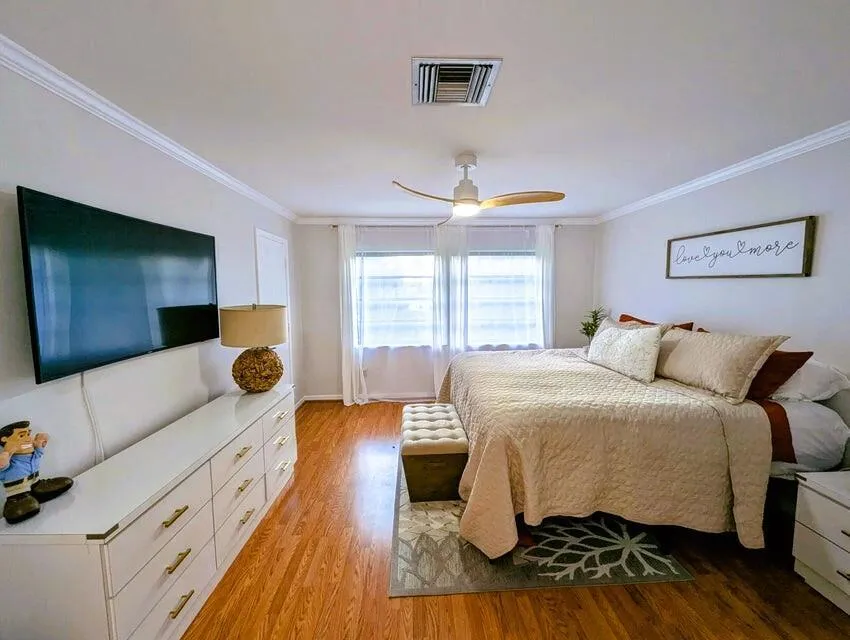 HUGE MASTER BEDROOM