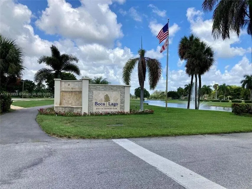 BOCA LAGO COUNTRY CLUB
