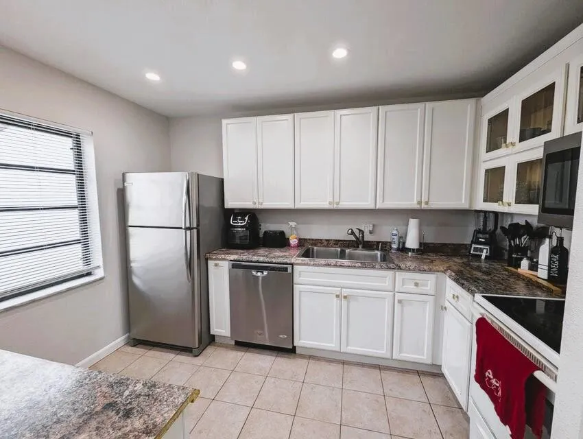 NICE KITCHEN