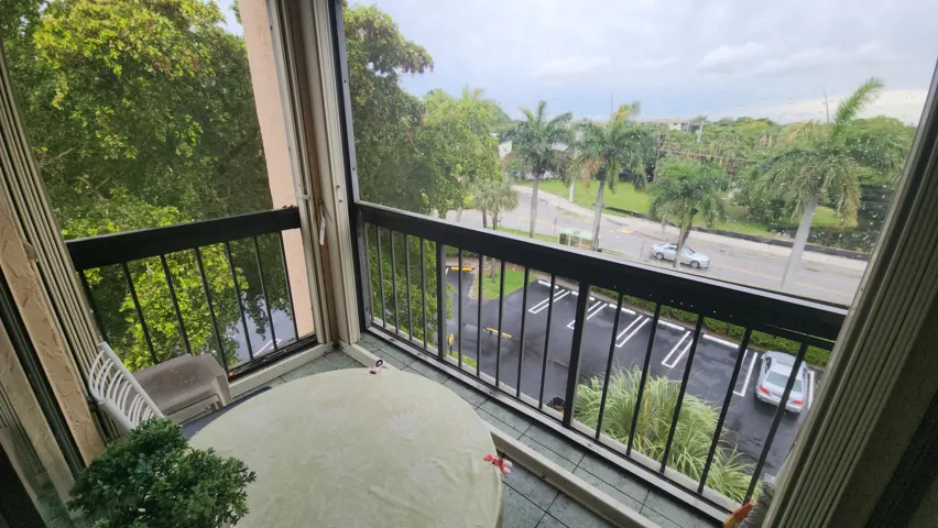 balcony