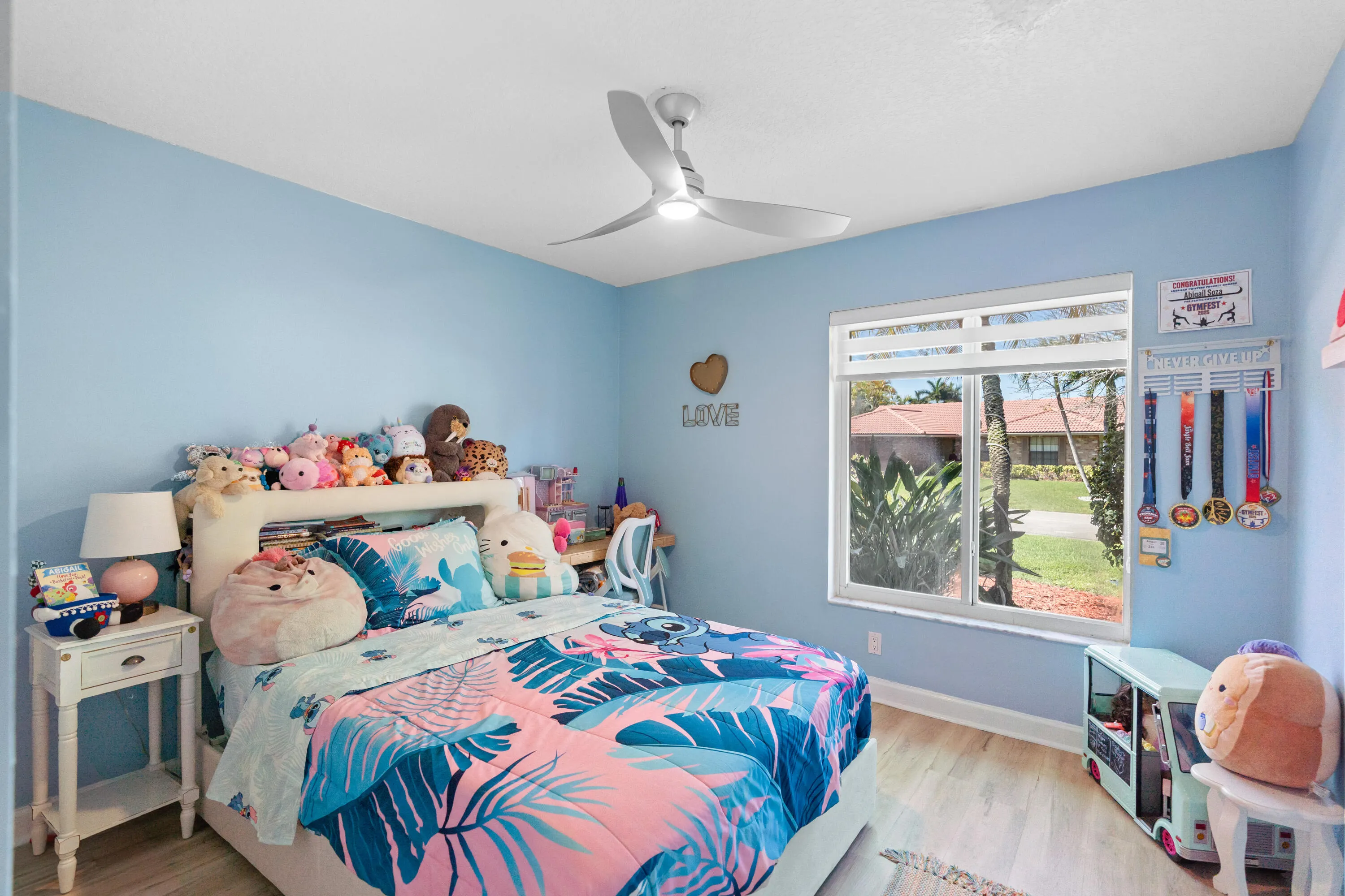Third bedroom with reach-in closet