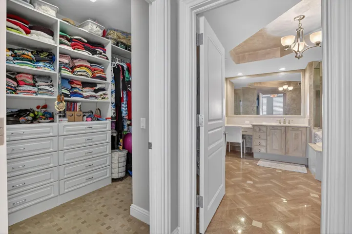 Walk-in Closet