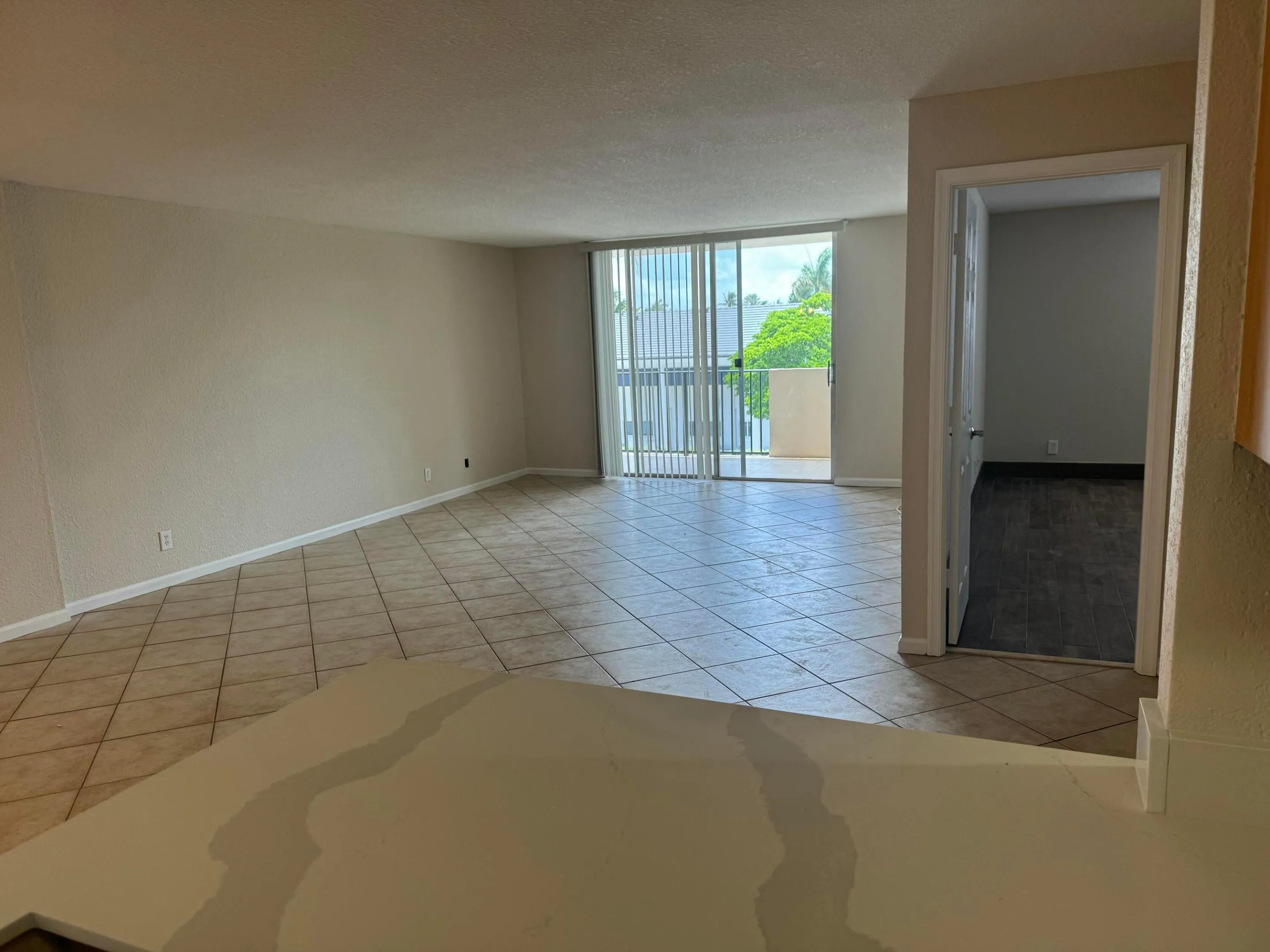 Living area - 1