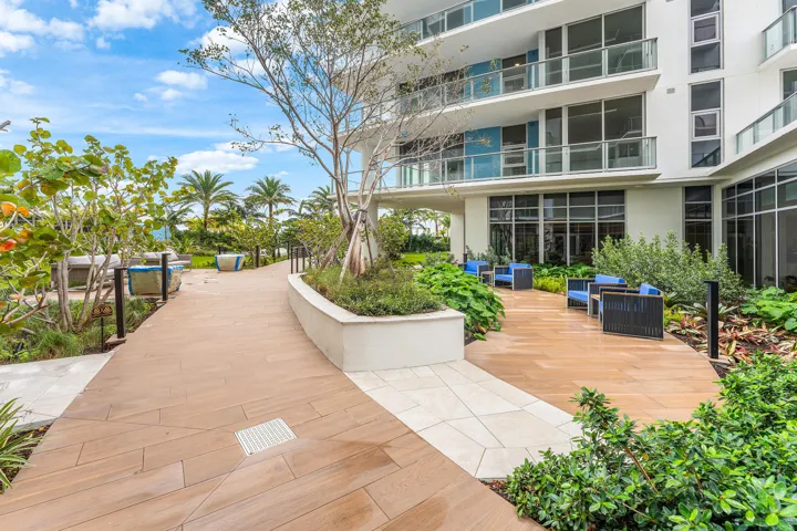 052-220LakeShoreDrive-1508-LakePark-FL-3