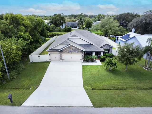 3car garage — storage, workshop, or extra parking