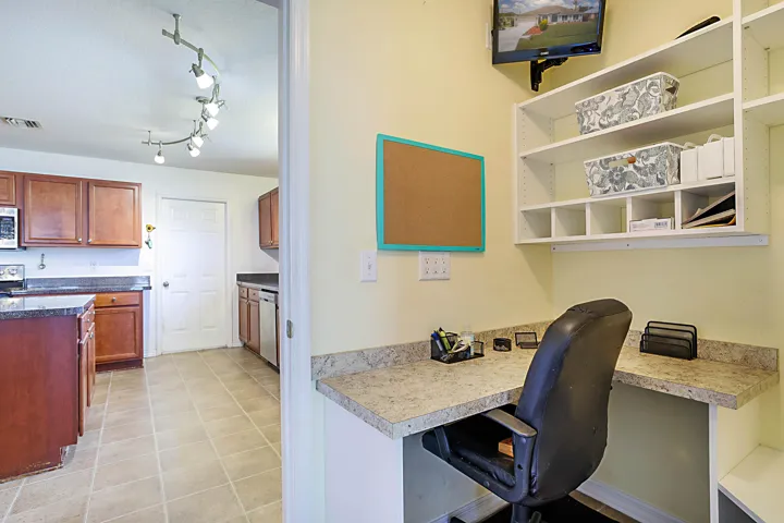 1298 SW Byron St -23